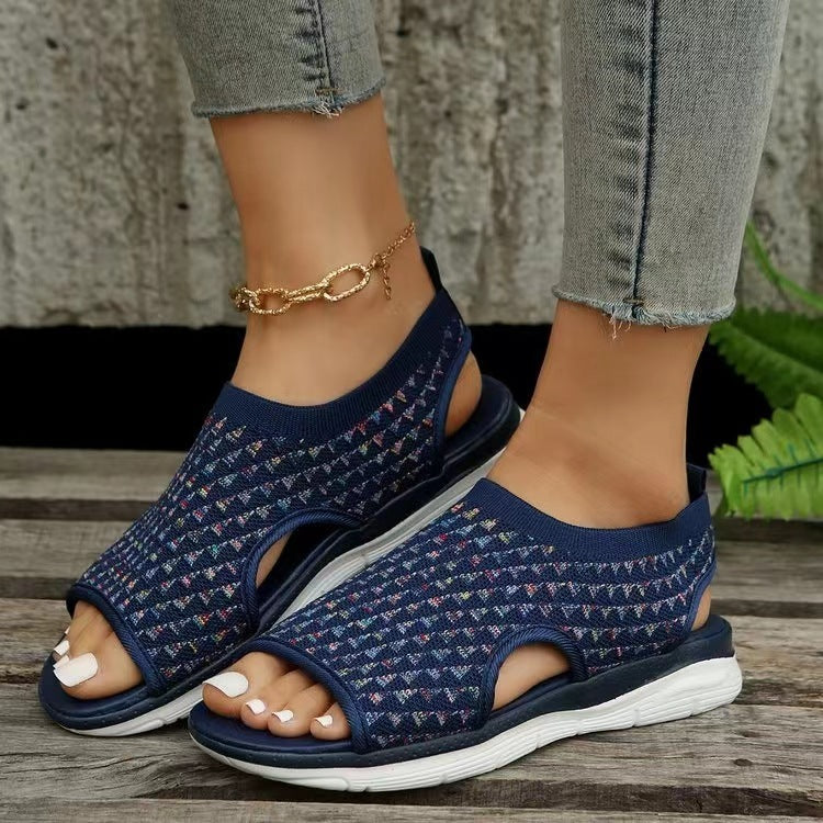 Neue flache Sommersandalen für Damen