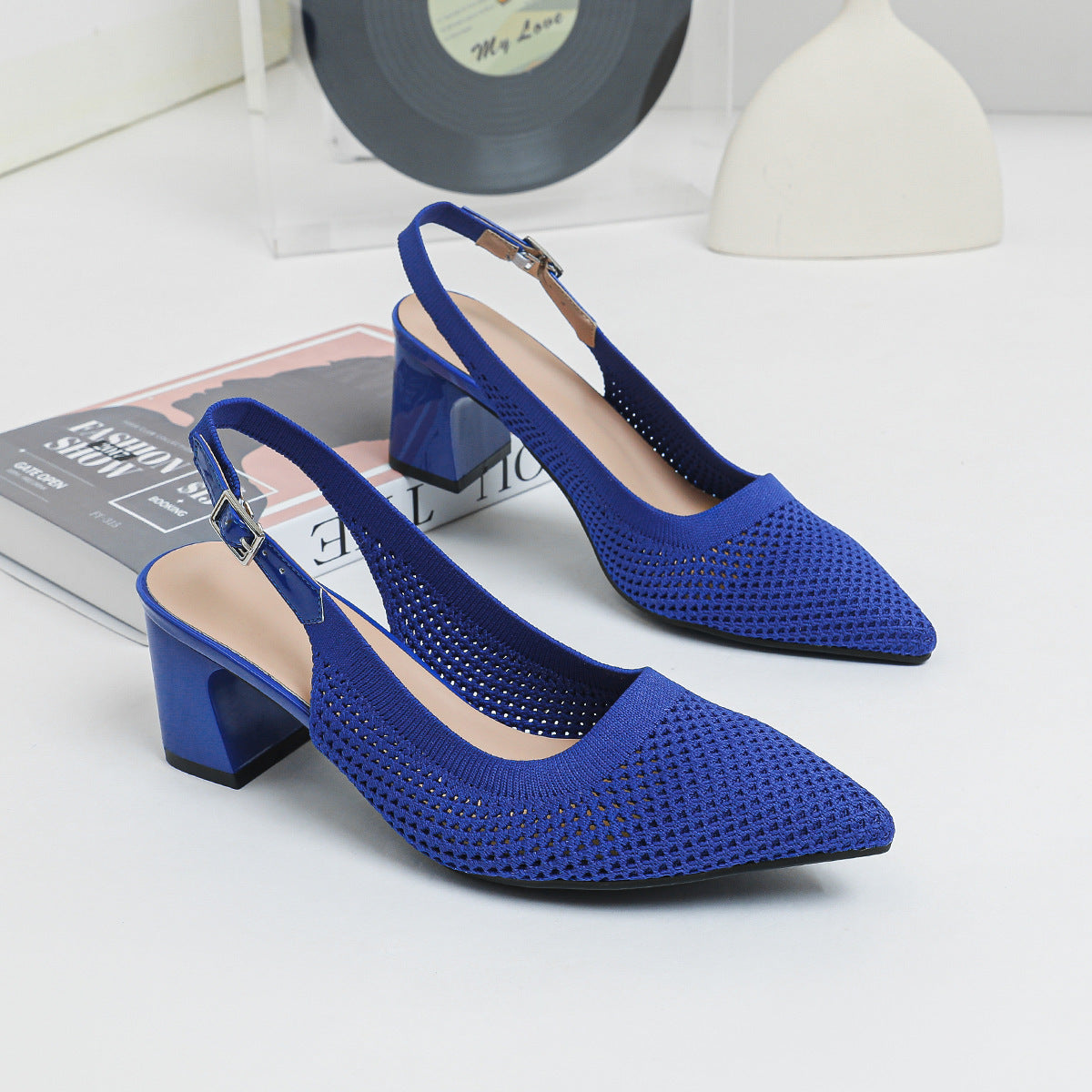 Sommermode: Neue gewebte Sandalen für Damen