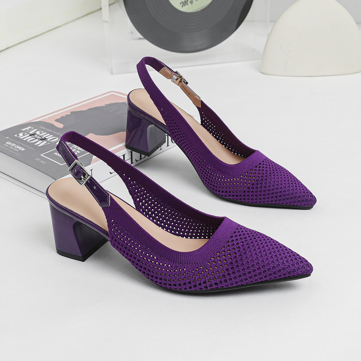 Sommermode: Neue gewebte Sandalen für Damen