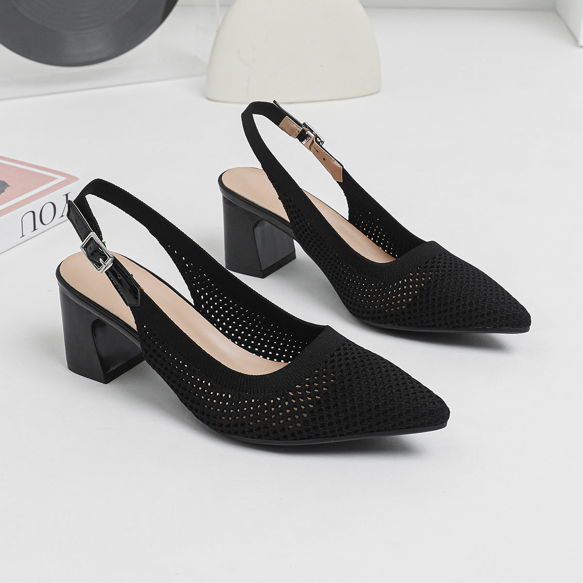 Sommermode: Neue gewebte Sandalen für Damen