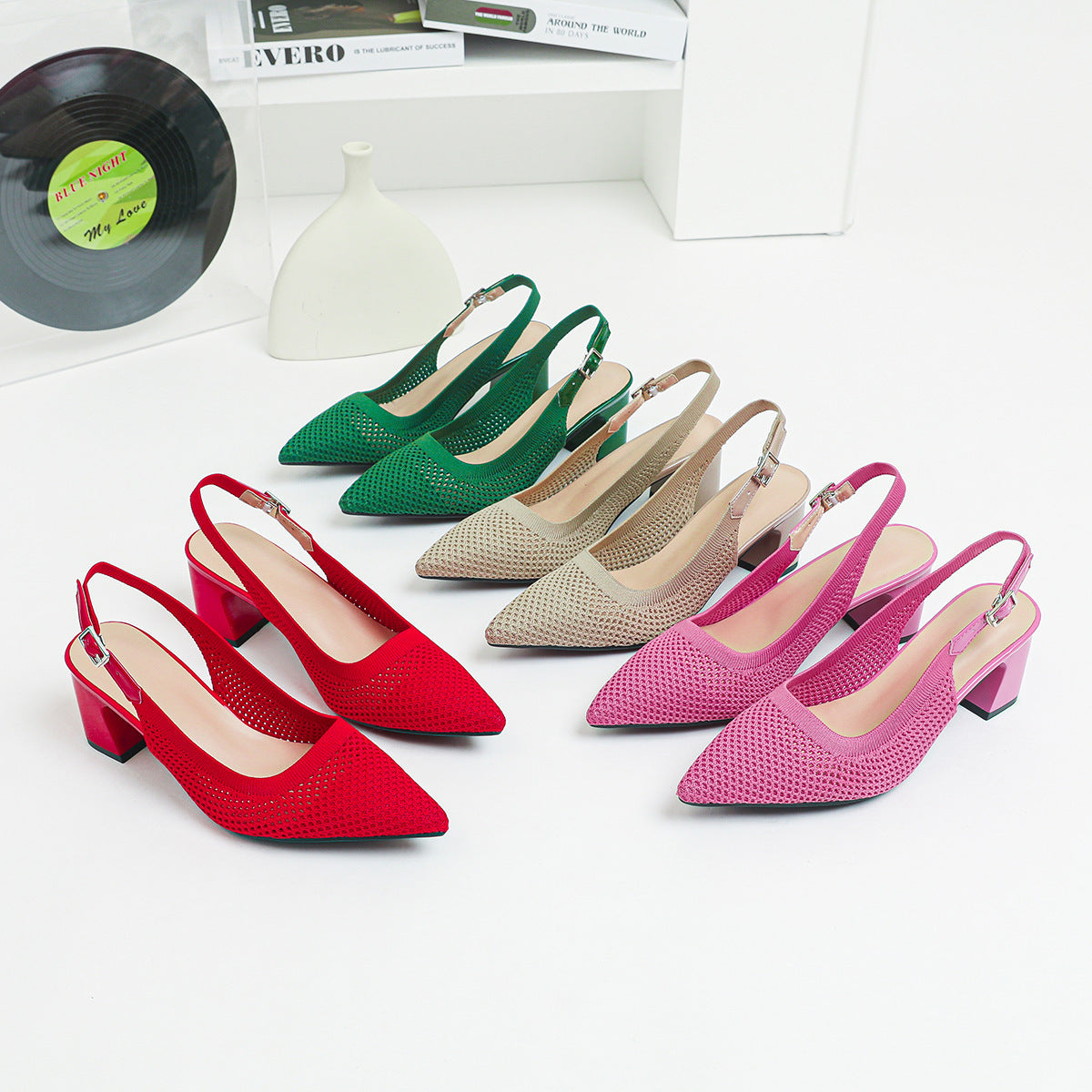 Sommermode: Neue gewebte Sandalen für Damen