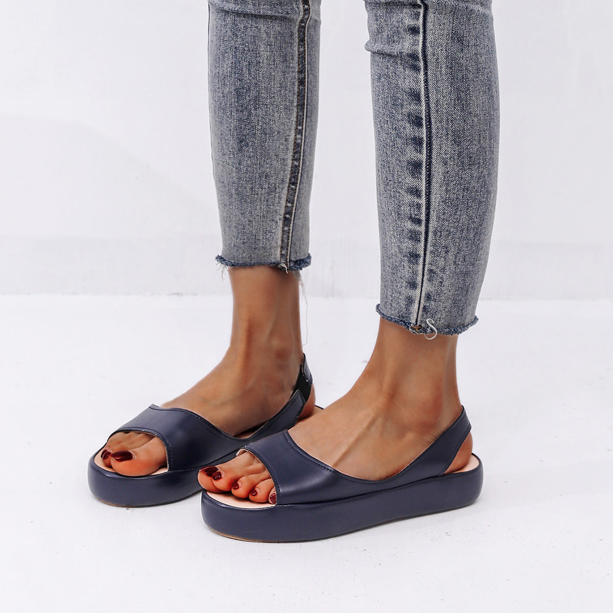 Sommer-Sandalen für Damen mit Fischmund-Design, modische einfarbige flache Schuhe mit Fersenriemen